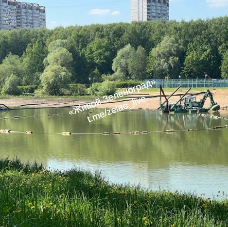 🏞В 10-м микрорайоне Зеленограда продолжается благоустройство территории вокруг Школьного озера. Работы..