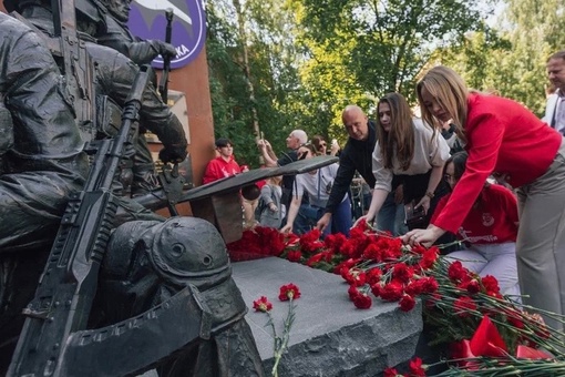 Имена павших и имена живых навсегда вписаны в историю нашего Отечества. В Москве открыли памятник..