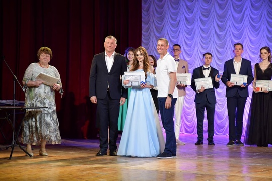Борис Аубакиров 
Сегодня аттестаты получили выпускники гимназии №1.  С большим удовольствием поздравил..