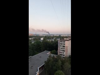 3:40 утра, а уже что-то горит в районе Расторгуево  3:50 пламя поднялось до макушек деревьев  3:59 дым пошел..