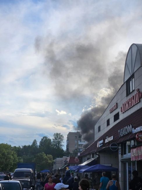 НА РЫНКЕ "ЮЖНЫЙ" ПОЖАР 🔥
Рванула трансформаторная подстанция.
Приехали полиция, пожарная служба, скорая и..