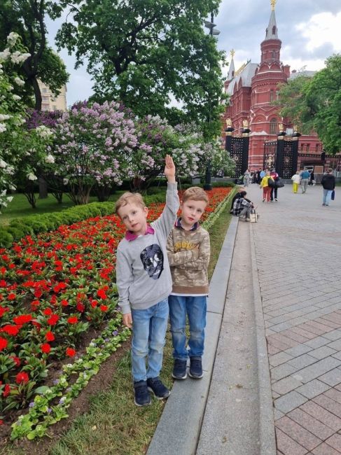 Шестилетние близнецы из Ленинского округа помогли найти пропавшего ребенка. 
Близнецы Миша и Никита..
