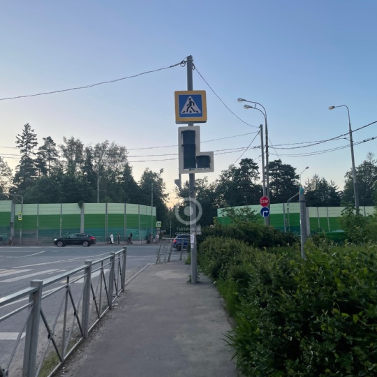 На перекрестке Можайского шоссе и Лесногородского" шоссе пол дня не работает светофор 🚦  Весьма опасный..