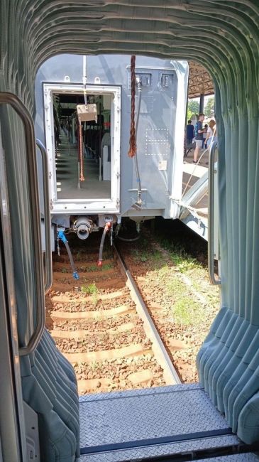 На станции МЦД-3 "Кратово" у поезда "Иволга" сегодня оторвался вагон 😱  У Иволги порвалось сцепное устройство..