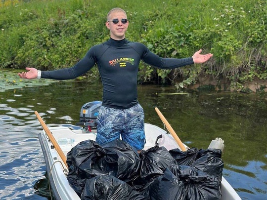 Экоактивисты на сапбордах очистили 4 км береговой линии реки Пахра в Ленинском округе. 
30 волонтёров..
