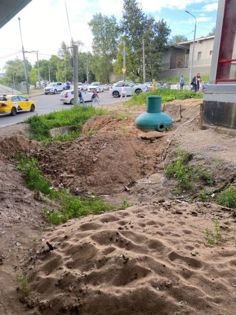 ПРОШУ ОБЯЗАТЬ РЖД доделать благоустройство во круг нового пешеходного моста на станции Расторгуево.  Это..