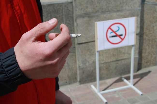 🚭️ Штраф за курение в неположенных местах предлагается увеличить до 15 тысяч рублей, на детской площадке до..