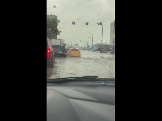 Москва опять утонула 
Вместо перекладывания плитки Собянину нужно было заняться..