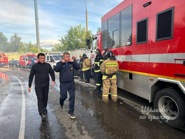 Губернатор Андрей Воробьев приехал на место пожара во Фрязино. Сейчас тут работает следственно-оперативная..