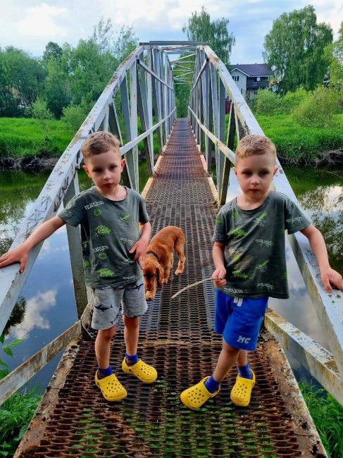 Шестилетние близнецы из Ленинского округа помогли найти пропавшего ребенка. 
Близнецы Миша и Никита..