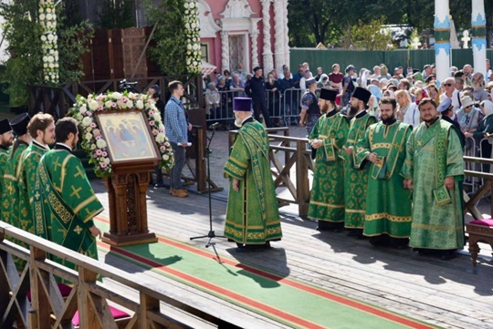 Сегодня для Сергиева Посада особый день. День Святой Троицы, престольный праздник сердца нашего округа —..