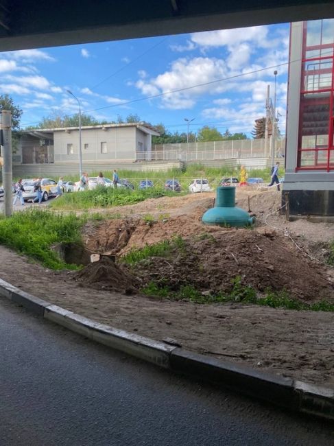 ПРОШУ ОБЯЗАТЬ РЖД доделать благоустройство во круг нового пешеходного моста на станции Расторгуево.  Это..