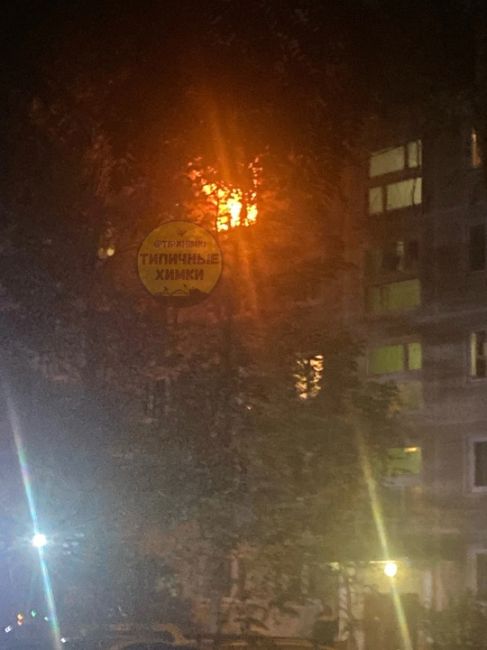 ⚡️На Юбилейном 52 загорелась квартира на последнем этаже  Два пожарных расчета уже на месте, приступают к..