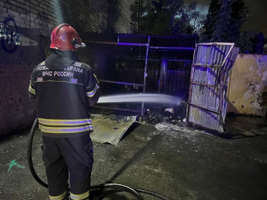 В центре Подольска сгорела контейнерная площадка  Во вторник, 30 июля, подольские спасатели тушили пожар в..