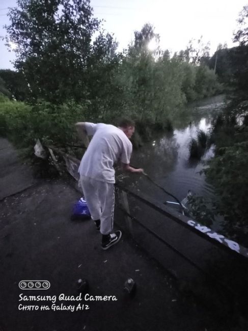 Обращение к дегенератам нашего города Ногинск. Вы чё сволочи, вообще страх потеряли в наш пруд возле ДК НЗТА..