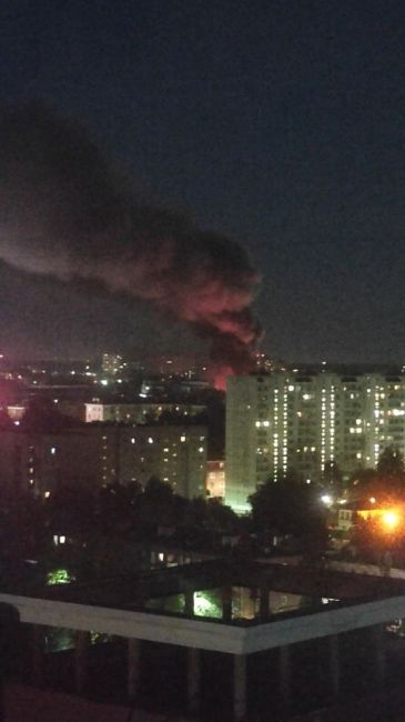 Пожар в заброшенной пожарной части на Большой Серпуховской сильно разгорелся https://vk.com/wall-158584106_714012. Его..