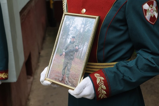 Мемориальную доску участнику СВО Александру Девятко открыли в Балашихе. Ее установили на фасаде дома на..