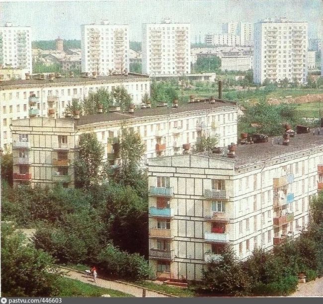 🎞Жилые дома по улице Строительной и Советскому проезду 
Год съемки..