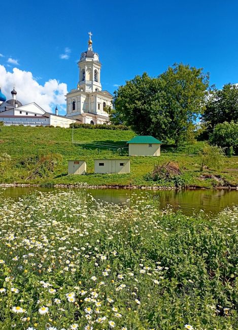 Удивительно красивое место выбрал для Высоцкого монастыря Сергий Радонежский! Пейзаж, конечно, за прошедшие..