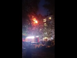 ⚡️На Юбилейном 52 загорелась квартира на последнем этаже  Два пожарных расчета уже на месте, приступают к..