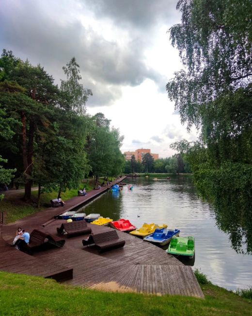 📷📍ПКиО "Ивановские пруды", 
г. Красногорск, май 2024.  Дорожки парка так и зовут гулять по ним...