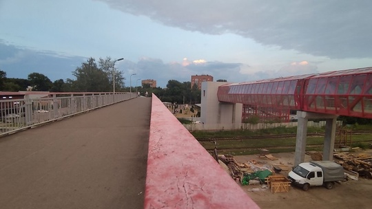 Очередной срок для моста  Уже год весь Серпухов следим за возведением нового пешеходного моста на..
