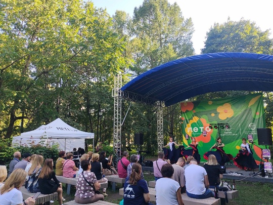 В Жуковском сквере у ДК вчера прошло мероприятие "Ночь в парке"!  Спасибо всем участникам проекта..