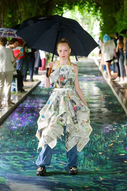 В Москве прошел фестиваль моды «Зеленый подиум», где показали одежду из вторсырья. Среди участников были..