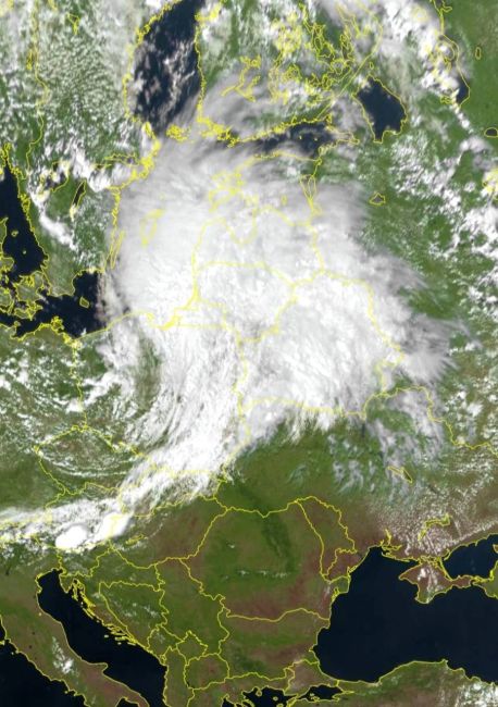В понедельник в Москву придет североатлантический циклон «Кирсти». Температура упадет до +20, это самая..