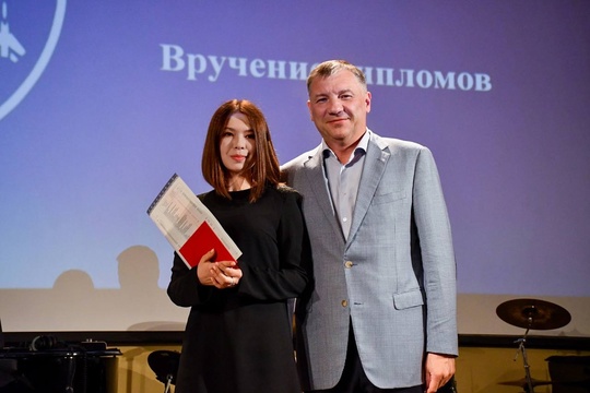 Борис Аубакиров 
Поздравил с окончанием института выпускников филиала «Стрела» МАИ.  Дипломы получили почти..