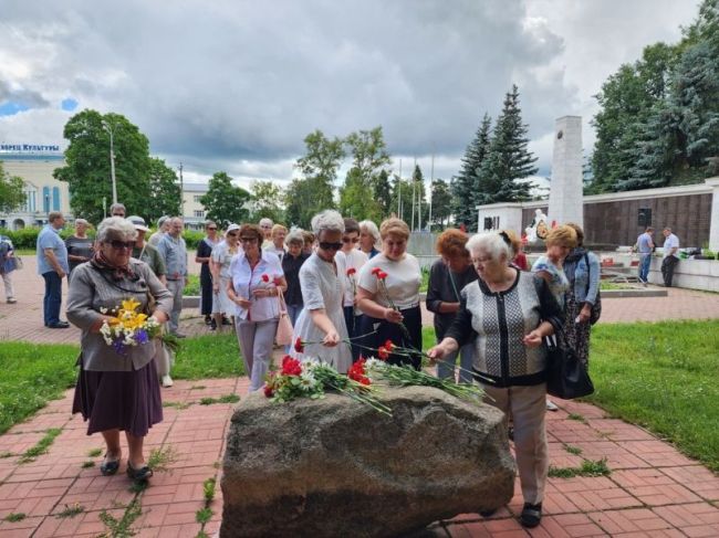 Память народных ополченцев почтили в Красноармейске  Площадь Победы в Красноармейске стала местом..