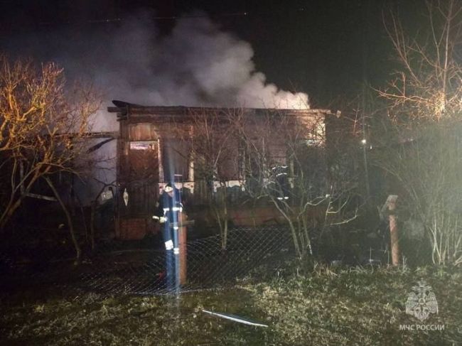 😱Ночью 28 пожарных тушили возгорание в селе Кудиново.  К счастью, это было нежилое помещение, однако,..
