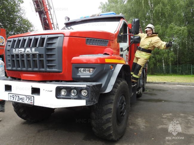 Праздник на работе отметили инспекторы Государственного пожарного надзора Подмосковья.  👩‍🚒 Ребят из..