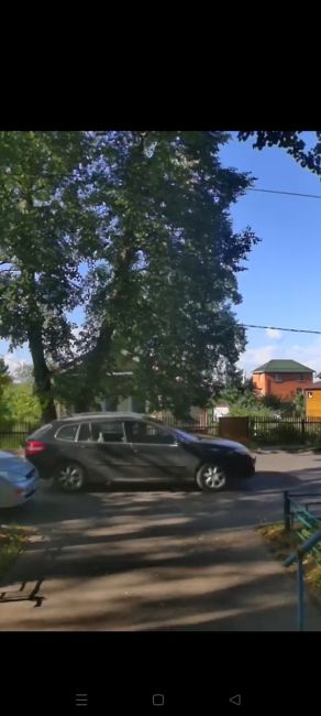 Сегодня по адресу Воробьевская 19,примерно в 16.53 было разбито левое зеркало моего автомобиля.
Проезжающий..
