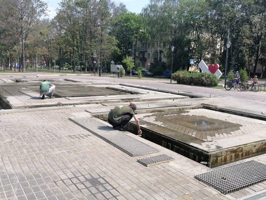 Фонтан в парке снова работает🎉  Его полностью..