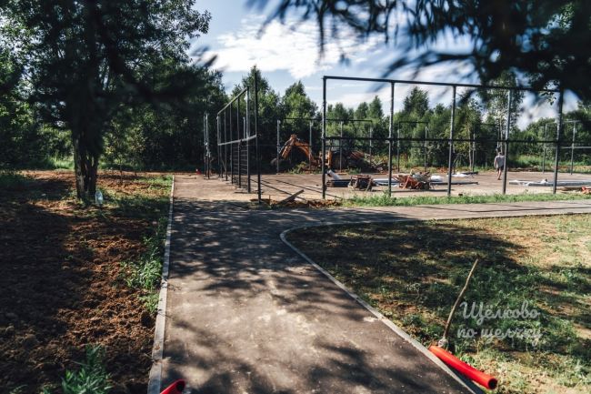 Во Фряново появляется новый сквер👍  Сейчас идет установка спортивной площадки и зоны для воркаута...