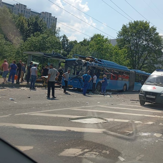 🚌В Москве на Ижорской улице взорвался новый автобус, работающий на газу. Причиной взрыва, вероятно, стал..