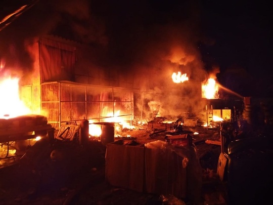 Пожар в автосервисе 
18 июля 2024 г. в 23:29 на пульт ЦППС Подольского пожарно-спасательного гарнизона городского..