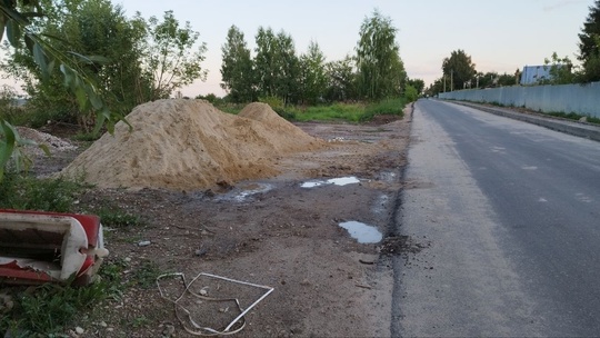 Вы будете смеяться, но дорогу от Борисовского шоссе в сторону Ногинки, о которой мы писали ранее, до сих пор..