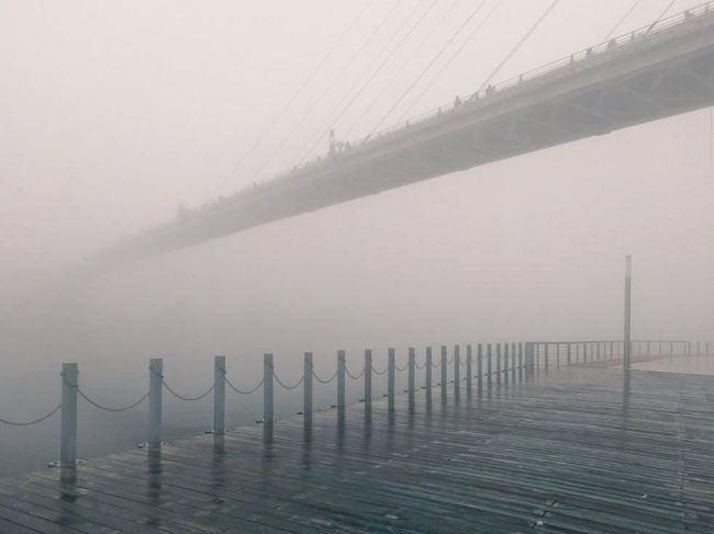 "Красногорск, Павшинская Пойма.
Бывает так: проснулся, глянул в окно, а там... ничего нет.
Вообще ничего - ни..