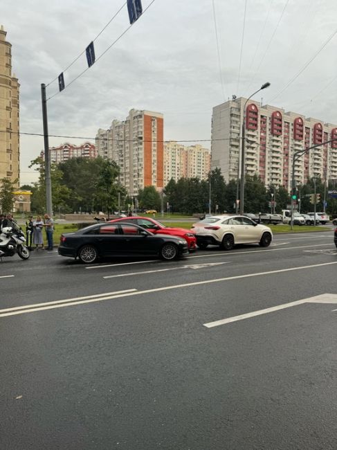 19:20 7 августа, Мичуринский проспект с Шувалова, замес не хилый! Кто виноват..