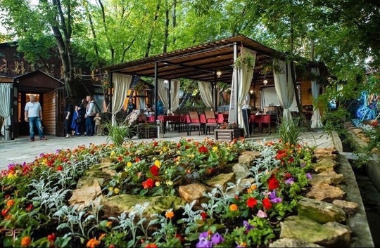 В Ресторане "Райский сад" Вам с радостью помогут организовать незабываемые торжества и банкеты любого..