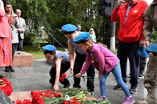 ВЧЕРА В ЖУКОВСКОМ ПРОШЕЛ МИТИНГ, ПОСВЯЩЕННЫЙ ДНЮ ВОЗДУШНО-ДЕСАНТНЫХ ВОЙСК  Мероприятие состоялось у..