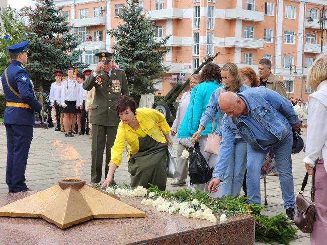 ✅ В День Воздушно-космических сил в Ногинске почтили память летчиков-героев.  Ветераны, кадеты, «юнармейцы»,..