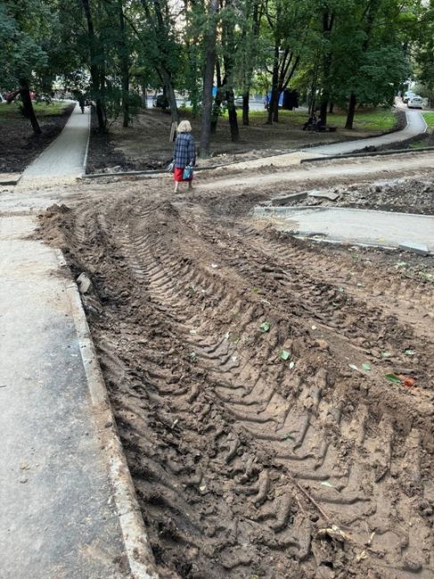 На улице Северная пешеходные дорожки делают также третий месяц подряд 🤯  Проблема массовая по всему..