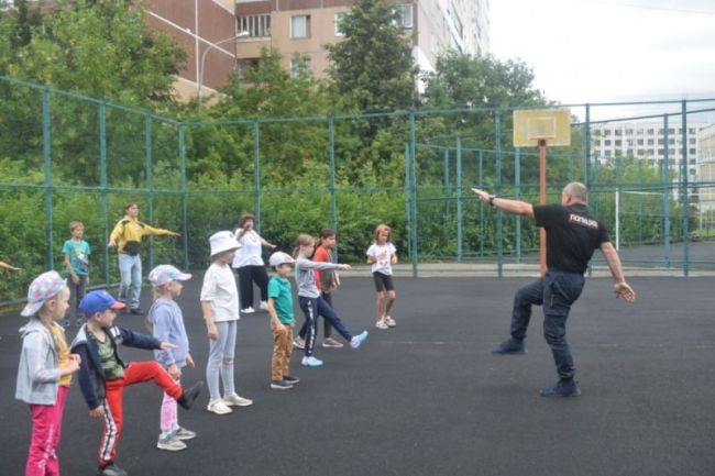 👮‍♂В Зеленограде прошла спортивная зарядка с участием полицейских.  Общественный совет УВД по..