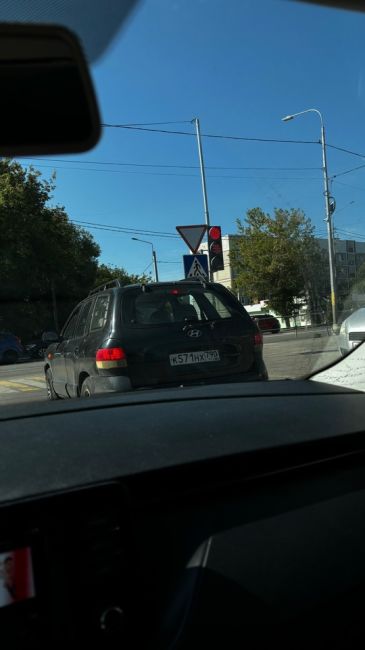 Неожиданно вырос светофор на пересечении Центральной и Борисовского шоссе, наверное скоро и «полицейские..