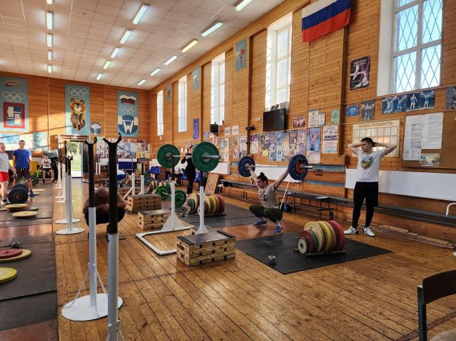 🏋️‍♂️ В районном ДК открыт набор в школу олимпийского резерва по тяжелой атлетике.  Где наши будущие..