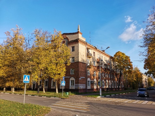 Доброго дня! 🍁🍂
Бабье лето заглянет в столичный регион на три дня. Научный руководитель Гидрометцентра..