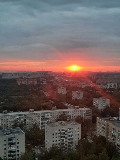 ЗАКАТ В БАЛАШИХЕ ❤️
Фото Ильмира Полякова.
А какой у вас вид из..